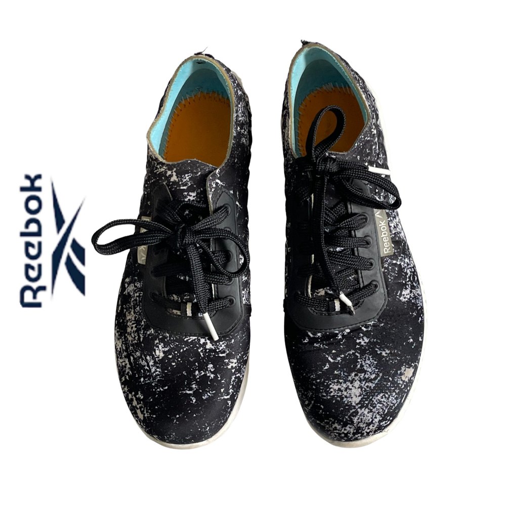 Reebok Women's Black and White Sneakers SZ 7